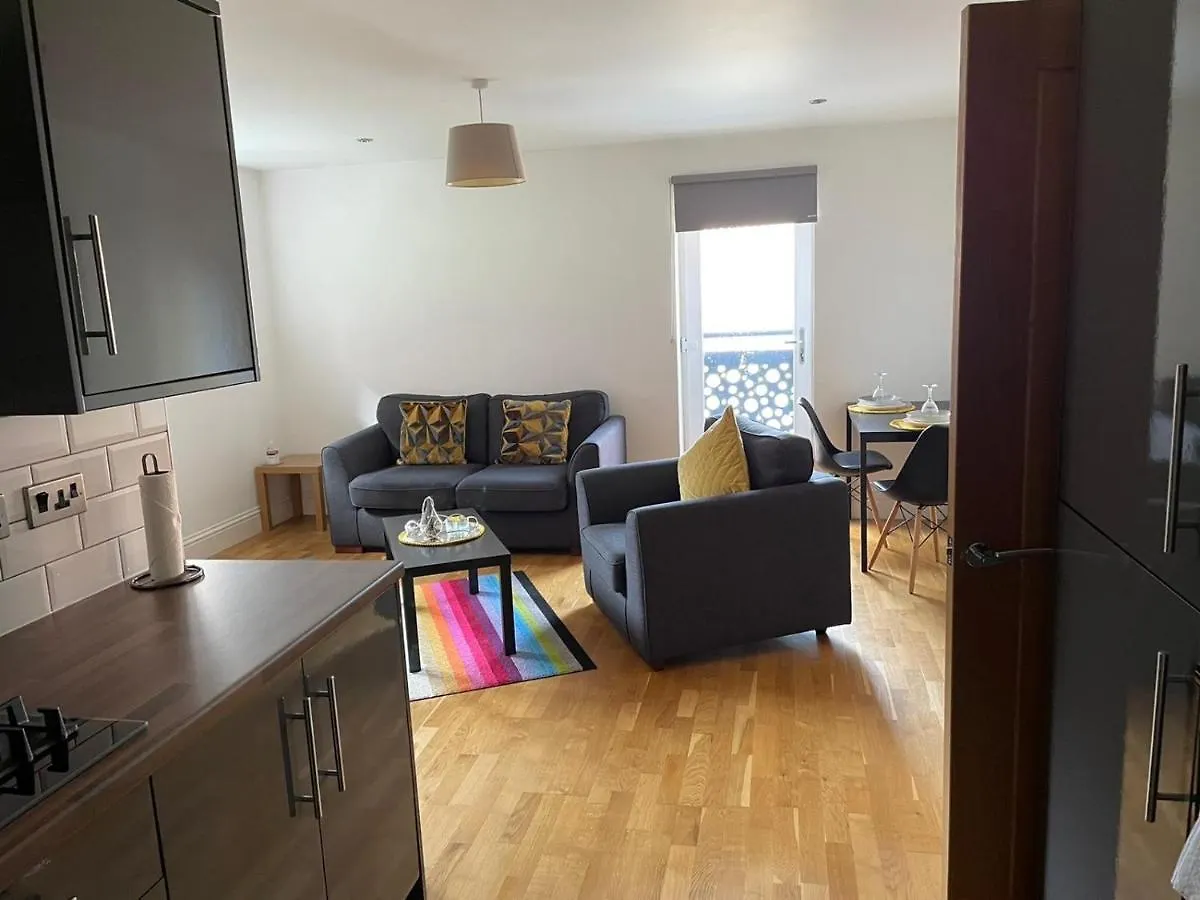 Central Hull Spacious Apartment H3 킹스턴어폰헐